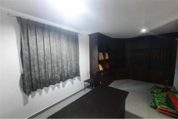 2 Storey house for sale Soi Noen Plub Wan