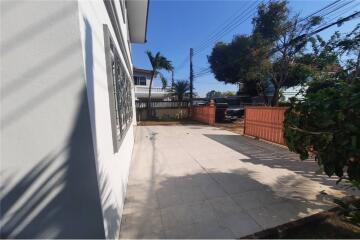 2 Storey house for sale Soi Noen Plub Wan