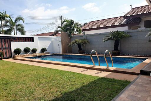 Pool Villa with 3 Bedrooms in quiet location - 920471016-35