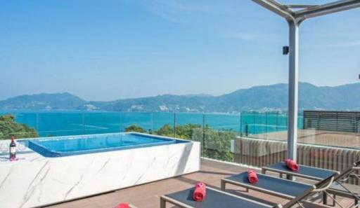 Luxury Sea View Penthouse with Private Jacuzzi