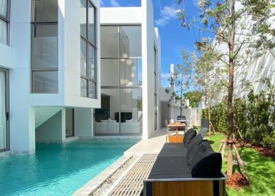 Modern Contemporary Pool Villa