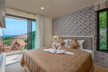 Sea-view penthouse suite with a plunge pool in Kata