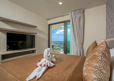 Sea-view penthouse suite with a plunge pool in Kata