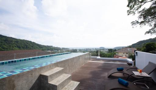 Sea-view penthouse suite with a plunge pool in Kata