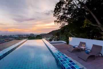 Sea-view penthouse suite with a plunge pool in Kata