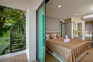 Sea-view penthouse suite with a plunge pool in Kata