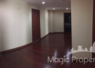 4 Bedrooms Duplex Penthouse For Sale in Baan Rajprasong Condominium, Pathum Wan, Bangkok