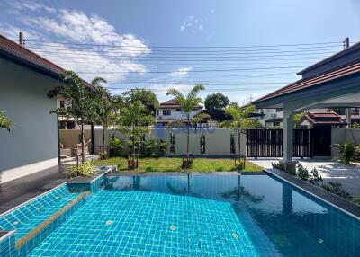 4 Bedrooms House in Baan Baramee Na Jomtien H010829