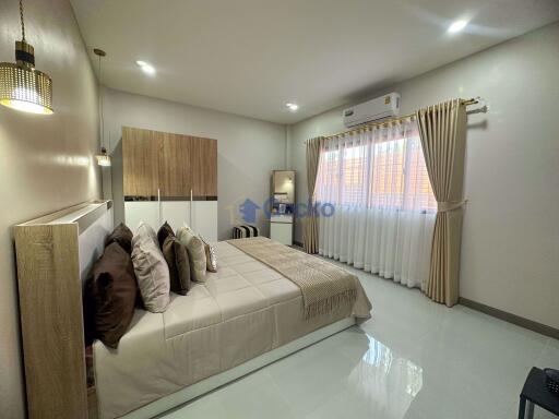 4 Bedrooms House in Baan Baramee Na Jomtien H010829