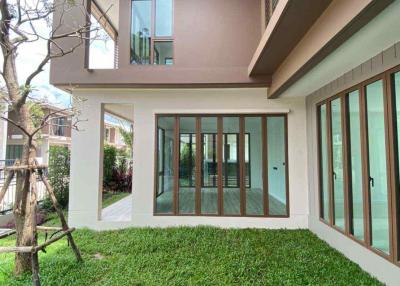 4 Bedrooms Single House For Sale in Burasiri Krungthep Kreetha, Bang Kapi, Bangkok