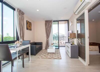 Excellent Location : One Bedroom Condo at The Nimman by Palm Springs Royal
