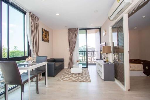 Excellent Location : One Bedroom Condo at The Nimman by Palm Springs Royal