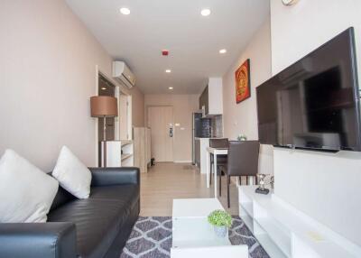 Ultimate Convenience at Nimman by Palm Springs Royal: One Bedroom Condo