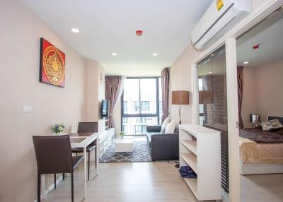 Ultimate Convenience at Nimman by Palm Springs Royal: One Bedroom Condo