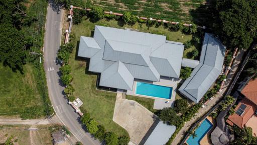 Exquisite Retreat: Luxury Pool Villa on Expansive 2 Rai Plot