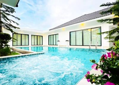 Modern and luxury Poolvilla for sale