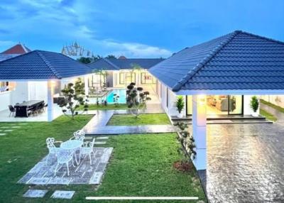 Modern and luxury Poolvilla for sale