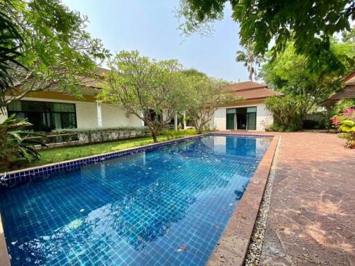 Bali-style Poolvilla in a great development for sale