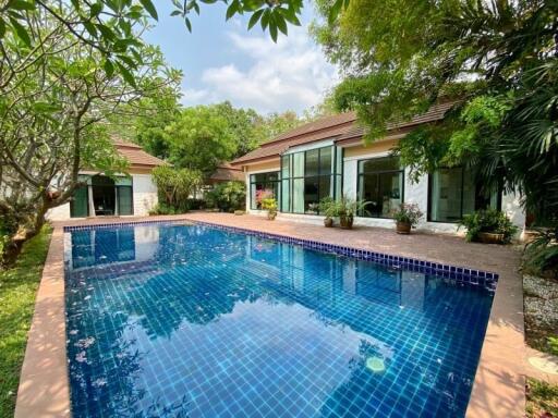 Bali-style Poolvilla in a great development for sale