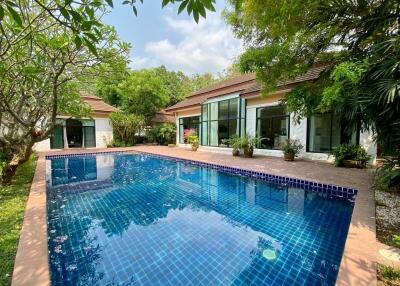 Bali-style Poolvilla in a great development for sale
