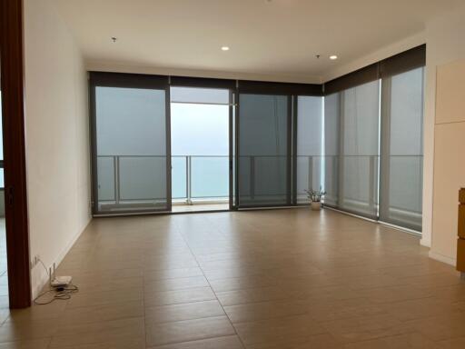 Condo with 3 bedrooms directly at Wongamat beach