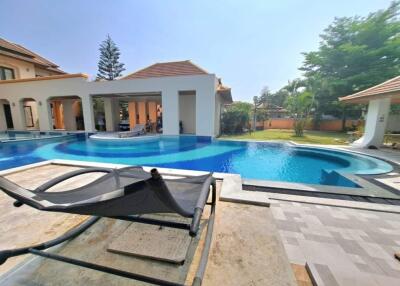 Large property with two Pool Villas