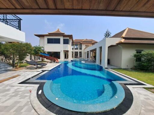 Large property with two Pool Villas