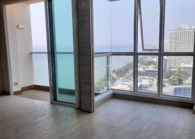 Beachfront Condo with 1 bedroom directly at the Beach