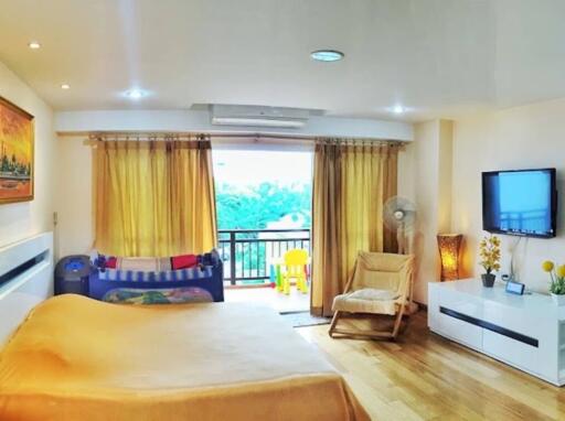 1 bedroom Condo at Pratumnak for Sale