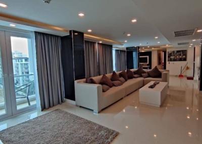 Modern 3 bedroom Condo in heart of Pattaya