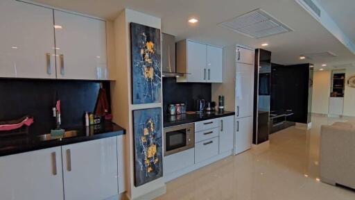 Modern 3 bedroom Condo in heart of Pattaya
