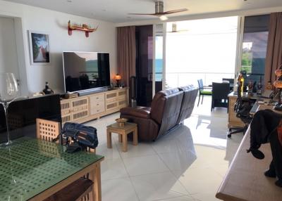 Connected Studio and two bedroom condo with sea view