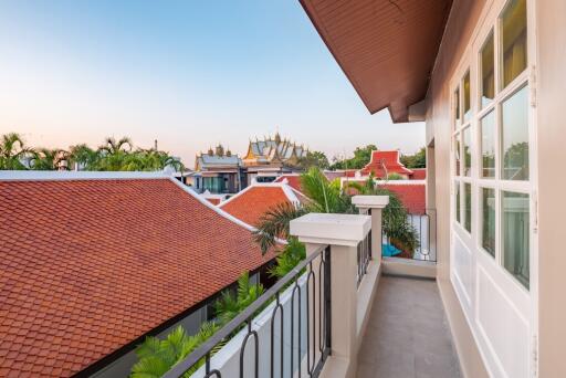 Beautiful 4 Bedroom Pool Villa for sale in East Pattaya