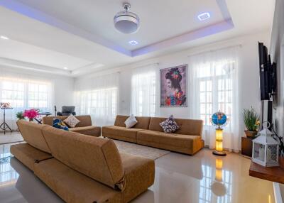 Beautiful 4 Bedroom Pool Villa for sale in East Pattaya