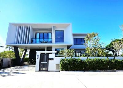 Luxury villa with 3 bedroom for sale