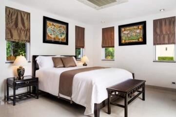 Prestigious 8 bedrooms pool villa in Pong
