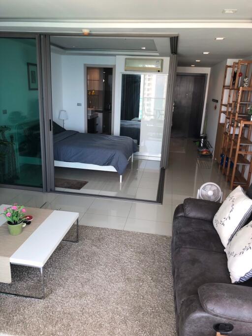 Beautiful 1 bedroom condo in Wongamat for sale