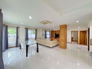 3 Bedrooms House in Green Field Villa 1 East Pattaya H009547