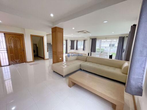 3 Bedrooms House in Green Field Villa 1 East Pattaya H009547