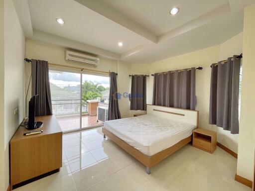 3 Bedrooms House in Green Field Villa 1 East Pattaya H009547