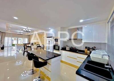 4 Bedrooms 2 Bathrooms in Na jomtien