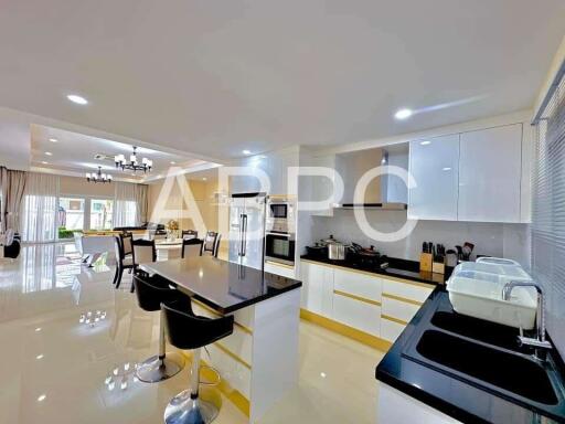 4 Bedrooms 2 Bathrooms in Na jomtien