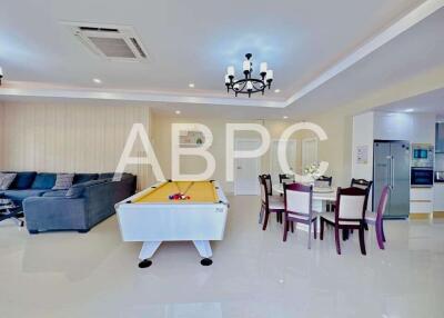 4 Bedrooms 2 Bathrooms in Na jomtien