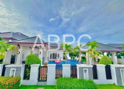 4 Bedrooms 2 Bathrooms in Na jomtien