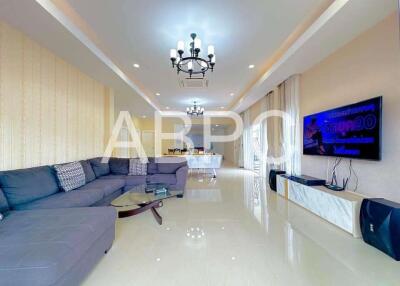 4 Bedrooms 2 Bathrooms in Na jomtien