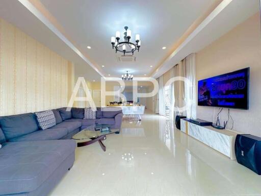 4 Bedrooms 2 Bathrooms in Na jomtien