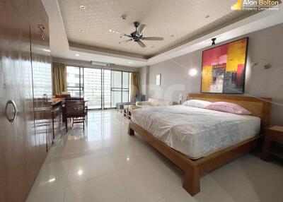 Cheap Large Studio For Rent in View Talay 5