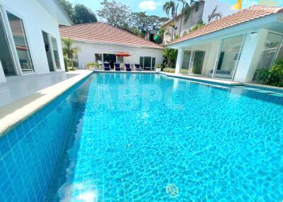 Stunning 12 Bedroom Pool Villa Estate in Pratumnak