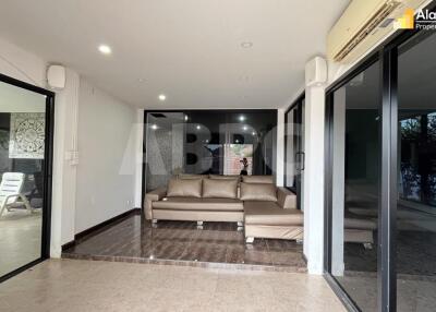 4 Bed 5 Bath Pool Villa in Jomtien