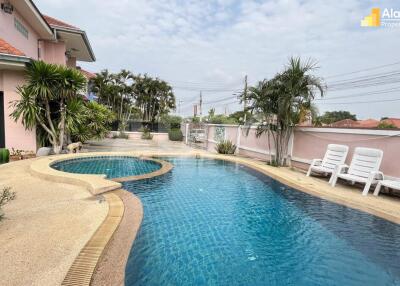 4 Bed 5 Bath Pool Villa in Jomtien